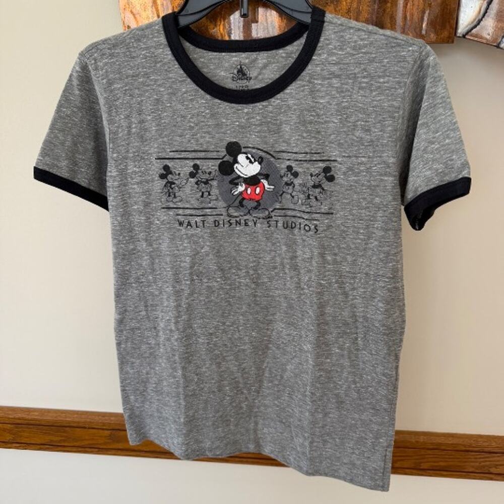 Disney Kid’s Gray Short Sleeve Mickey T-Shirt Size Large 10/12